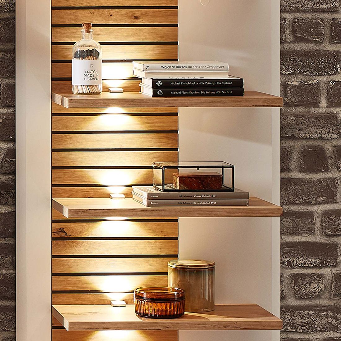 Wohnconcept Fresno Wandregal mit Beleuchtung 96x28x171cm