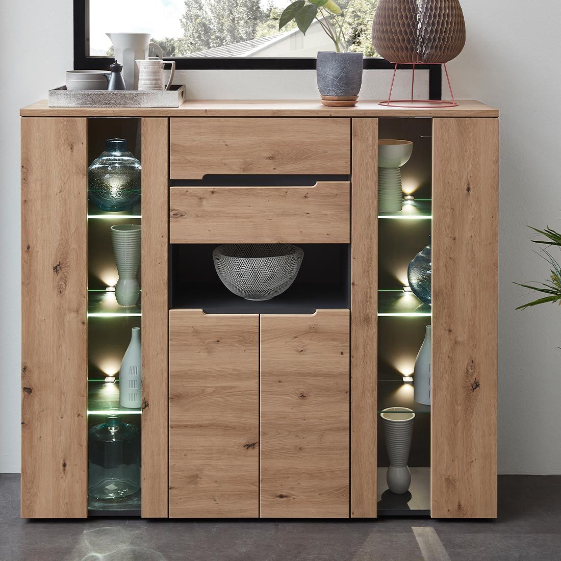 Innostyle Memphis Vitrine mit Beleuchtung 145x38x127cm