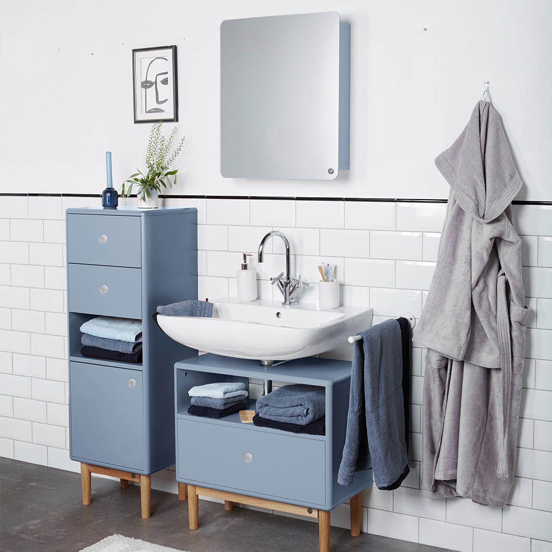 TOM TAILOR HOME Color Bath Waschbeckenunterschrank mit Fußgestell 65,5x33,5x63,5cm  Dove Blau/Eiche